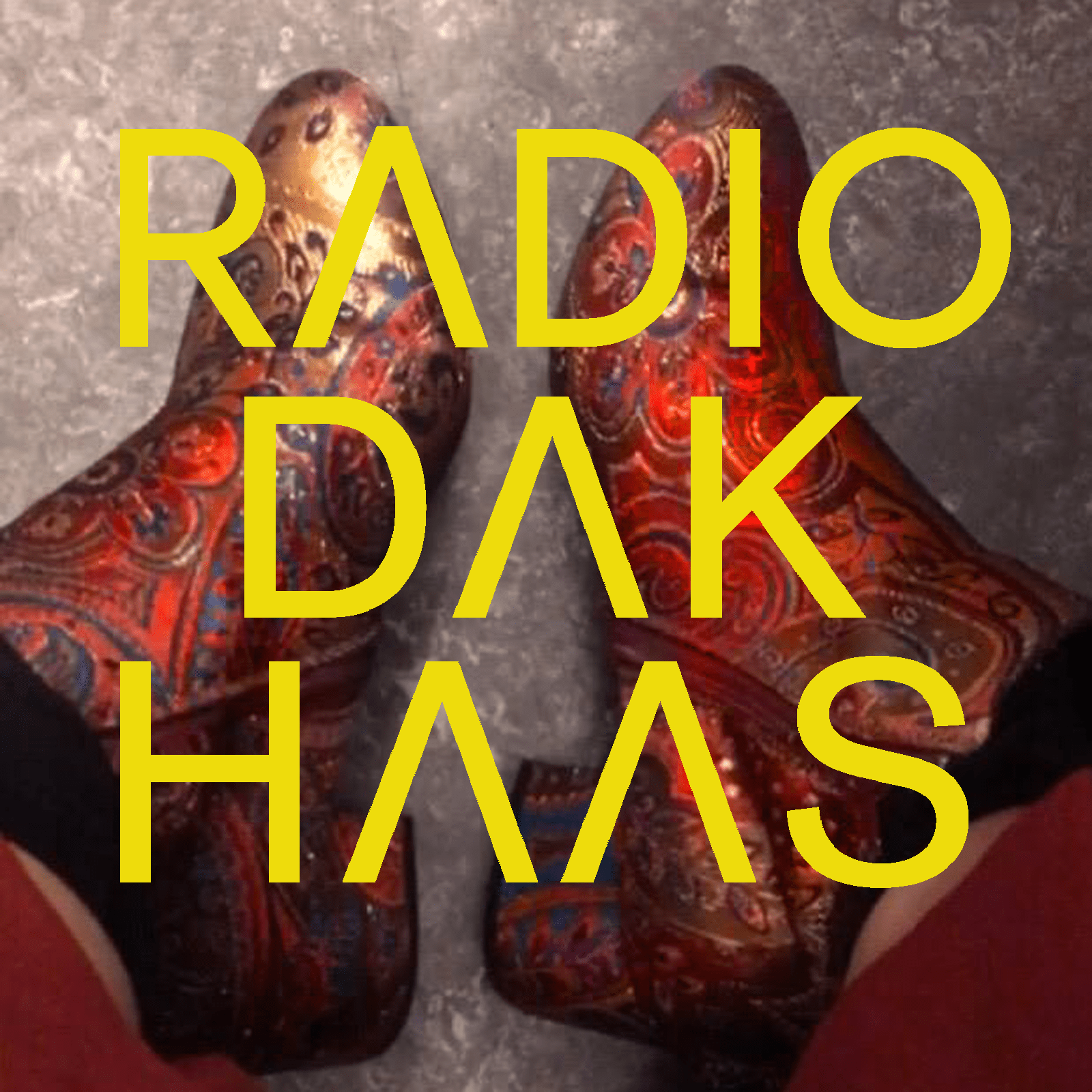 Radio Dakhaas Feest! 4: Gekke verjaardagen, café De Domkop en stemmen is feest